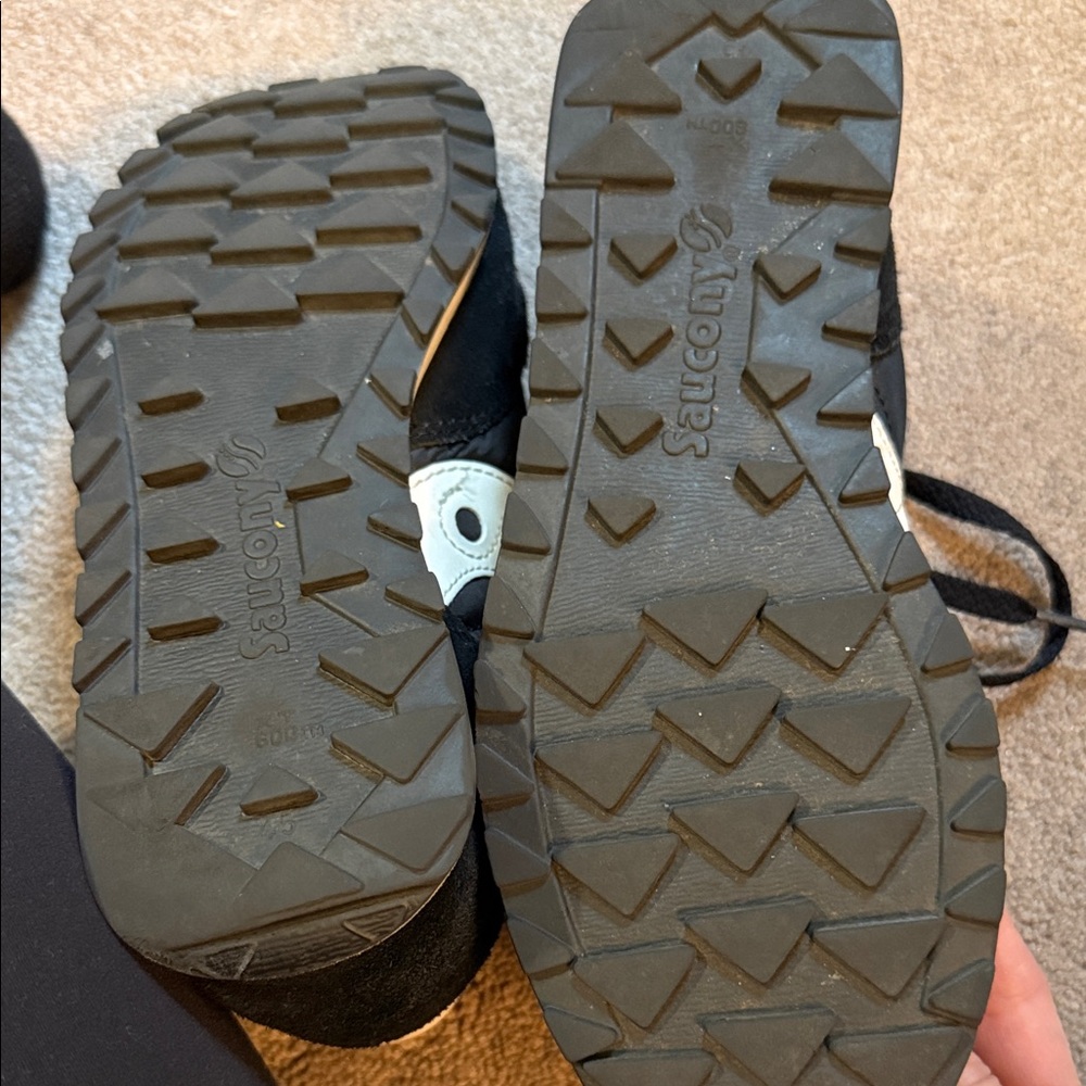 Saucony Classic Jazz Black and White Running Shoes 6.5 - Picture 4 of 7